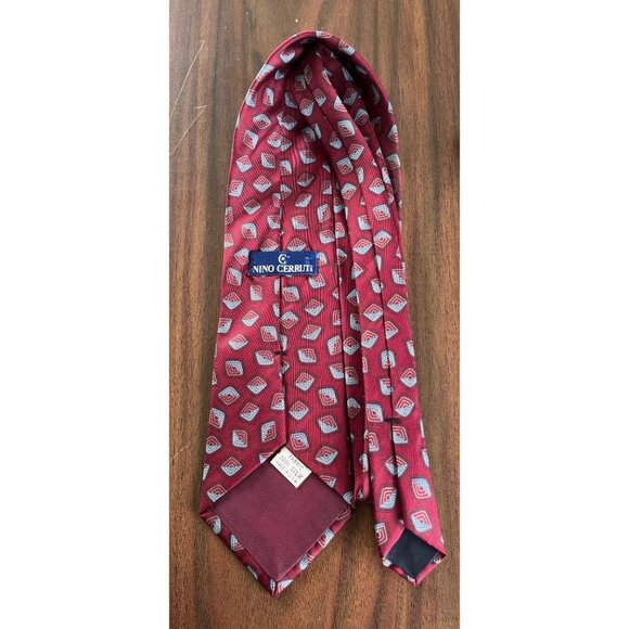 Vintage Men’s Nino Cerruti Abstract Tie Handmade All 100% Silk Maroon Squares Im - Picture 2 of 5